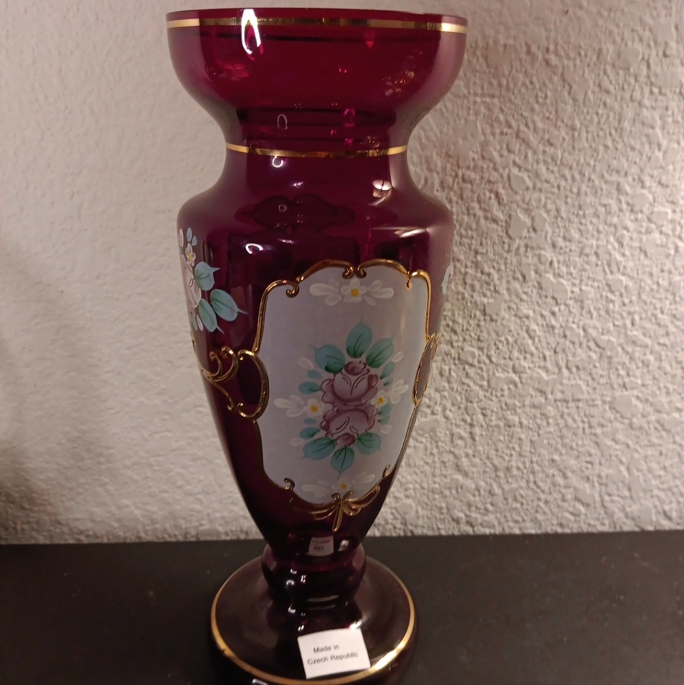EXQUISITE Bohemia Glass Gilted 10" Cranberry Vase Made in Czech Republic.